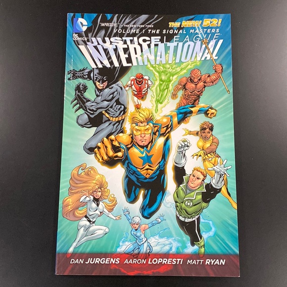 Justice League International Volume 1: The Signal Masters (2012) - Comic Book - Picture 1 of 7